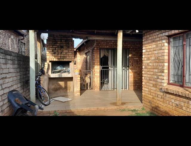 3 BEDROOM HOUSE FOR SALE IN PHILIP NEL PARK